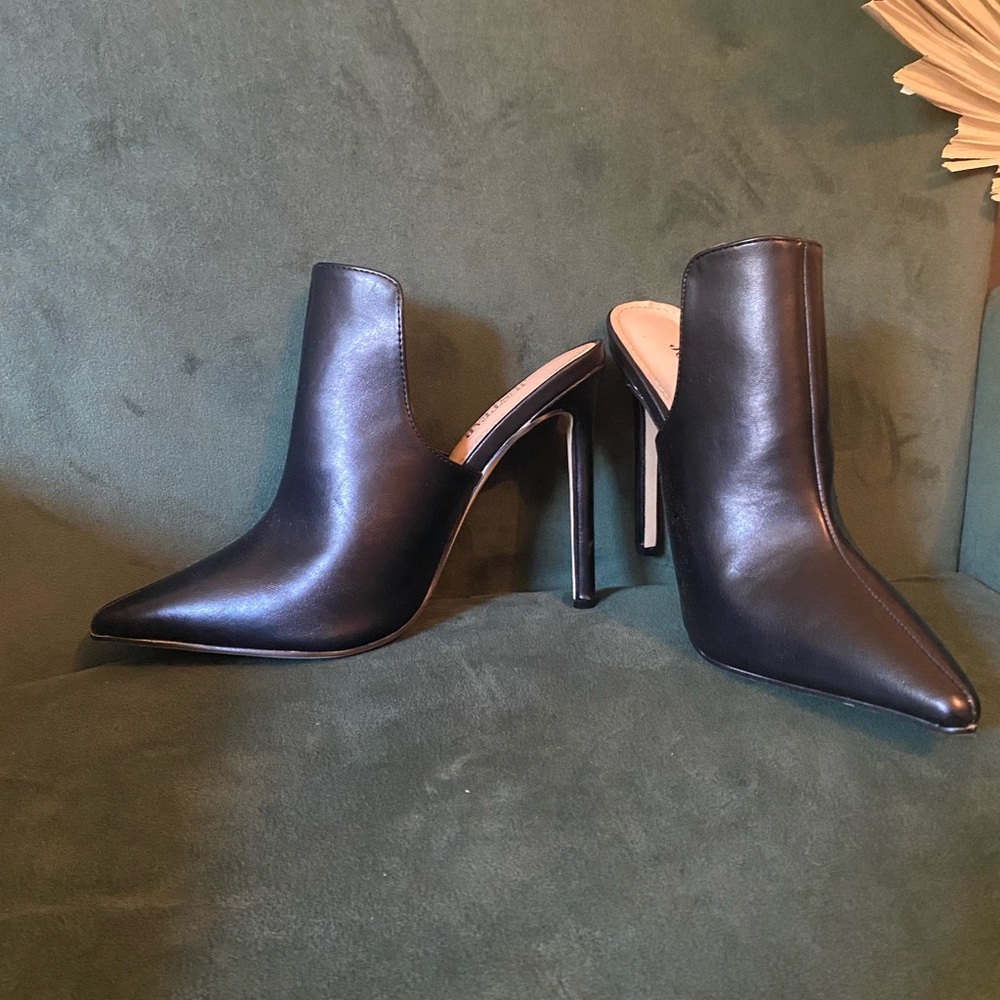 JustFab Midnight Black Pointed Heels